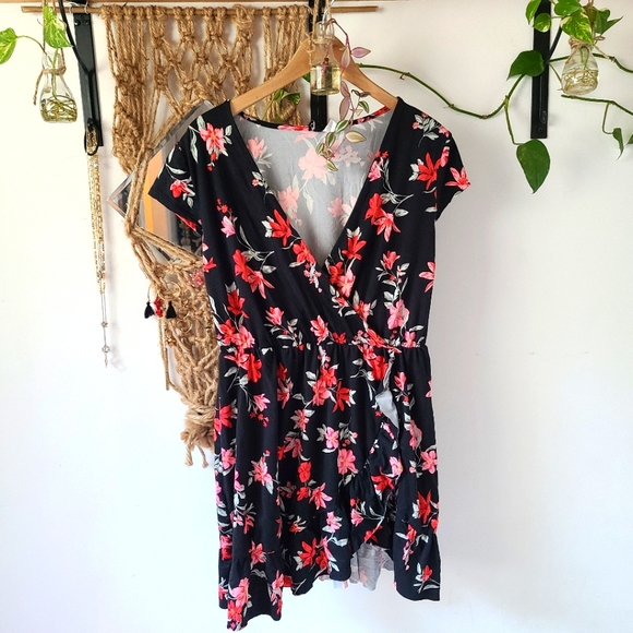 H&M Ruffled Floral Wrap Dress - Picture 2 of 4